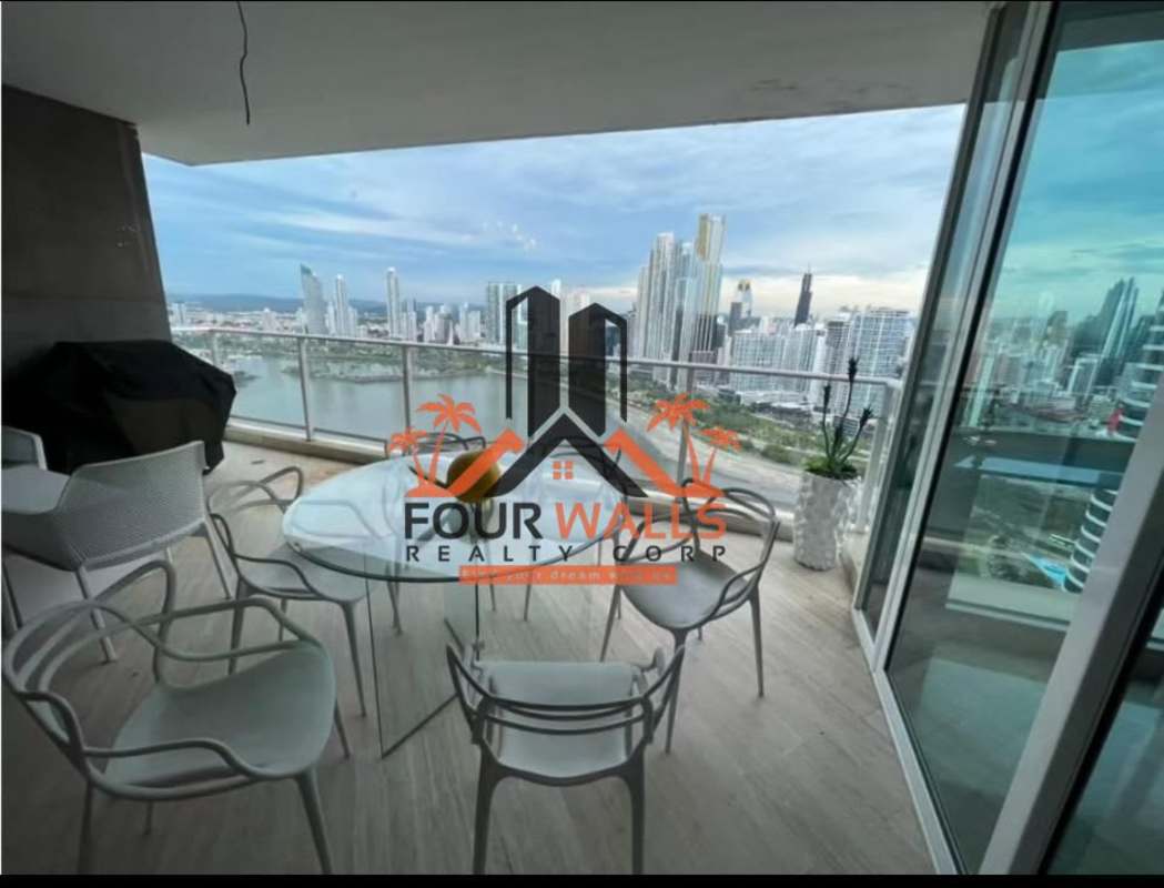 Spacious living room with panoramic balcony access and sea view PH Peninsula Punta Paitilla Panama