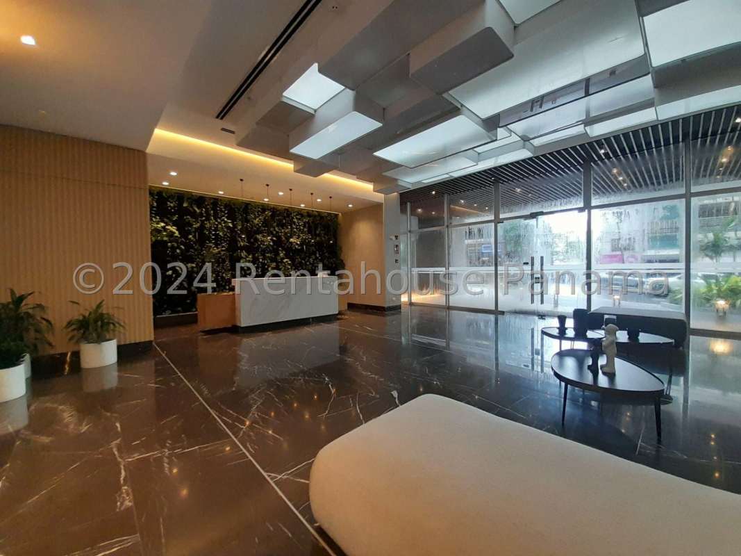 Modern kitchen in Luxor 400 El Cangrejo with granite countertop and wood cabinetry