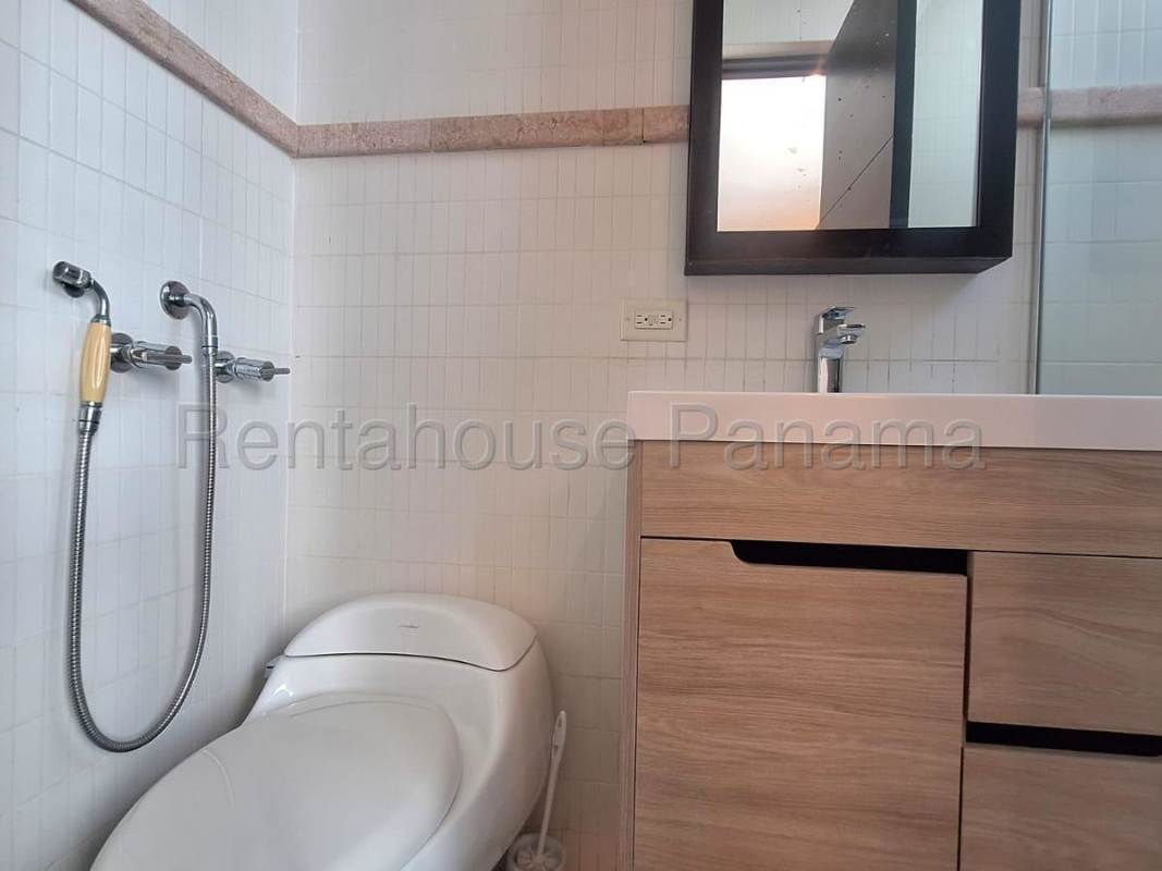 Infinity-edge pool with city skyline view sun deck PH Infinity San Francisco Panama