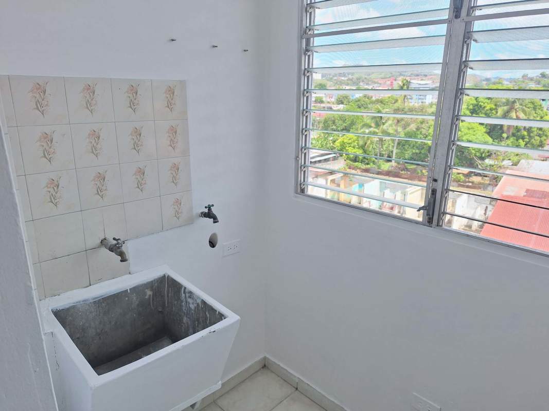 Laundry space with utility sink window ceramic tile Ave La Pulida San Miguelito Panama