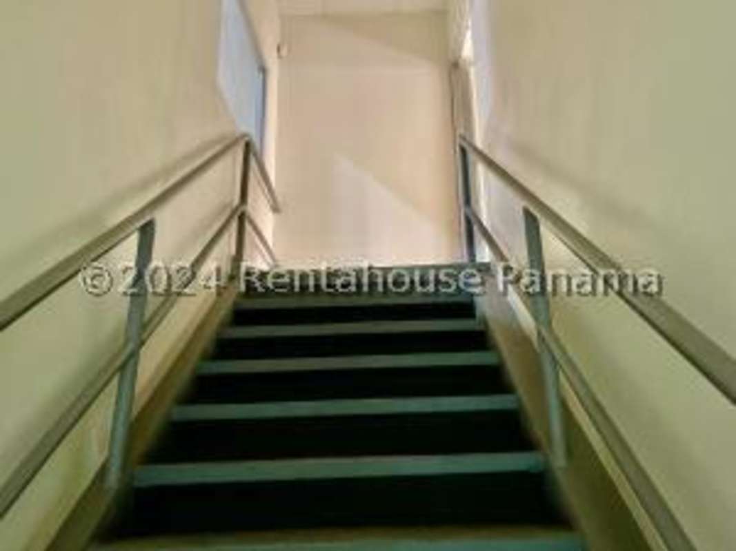 Truck loading ramps and parking spaces PH OFIDEPOSITOS Tocumen Panama