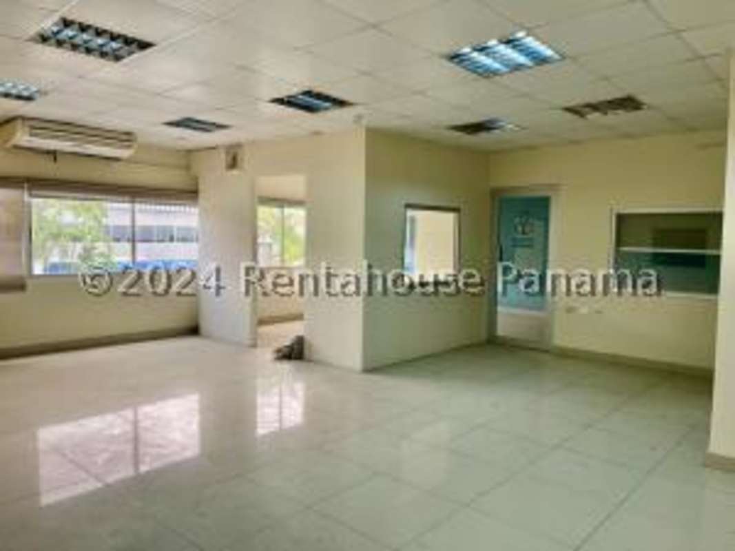 Modern finished office space inside warehouse PH OFIDEPOSITOS Panama