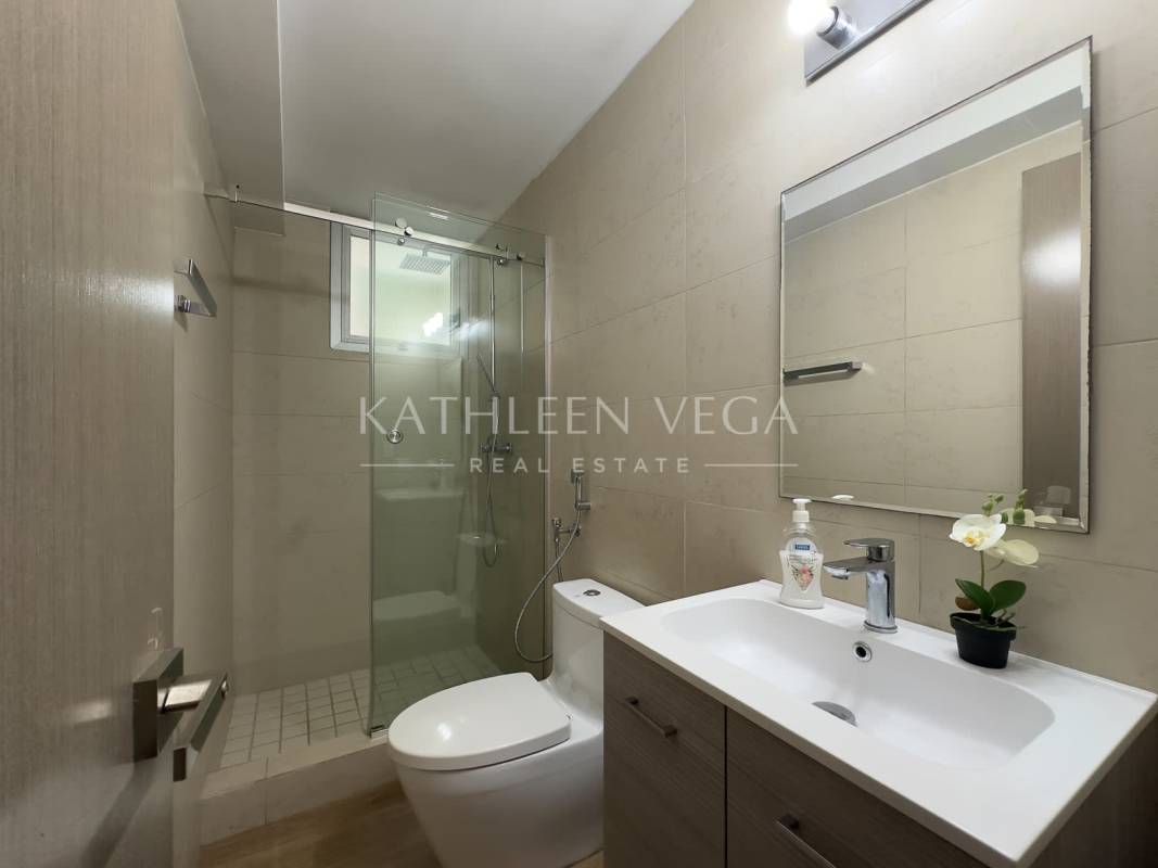 Master bedroom with walk-in closet, ocean view, and split AC in PH Lumiere Costa del Este Panama City