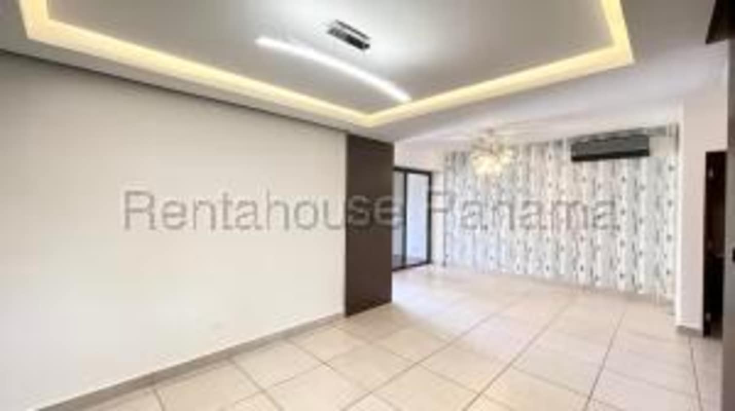 Modern House for Sale in Sierra Nevada Brisas del Golf in Don - View 4