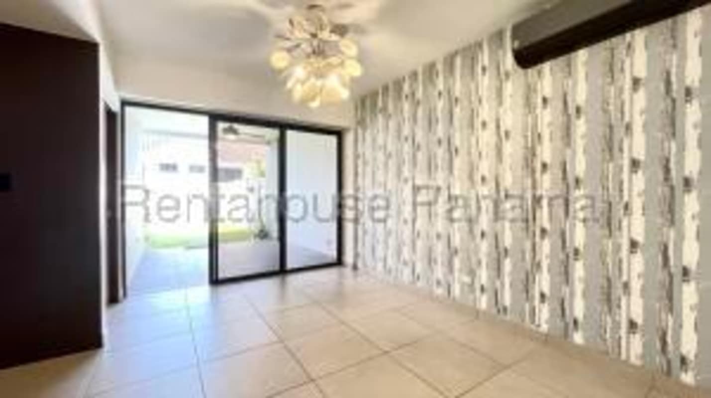 Modern House for Sale in Sierra Nevada Brisas del Golf in Don - View 5