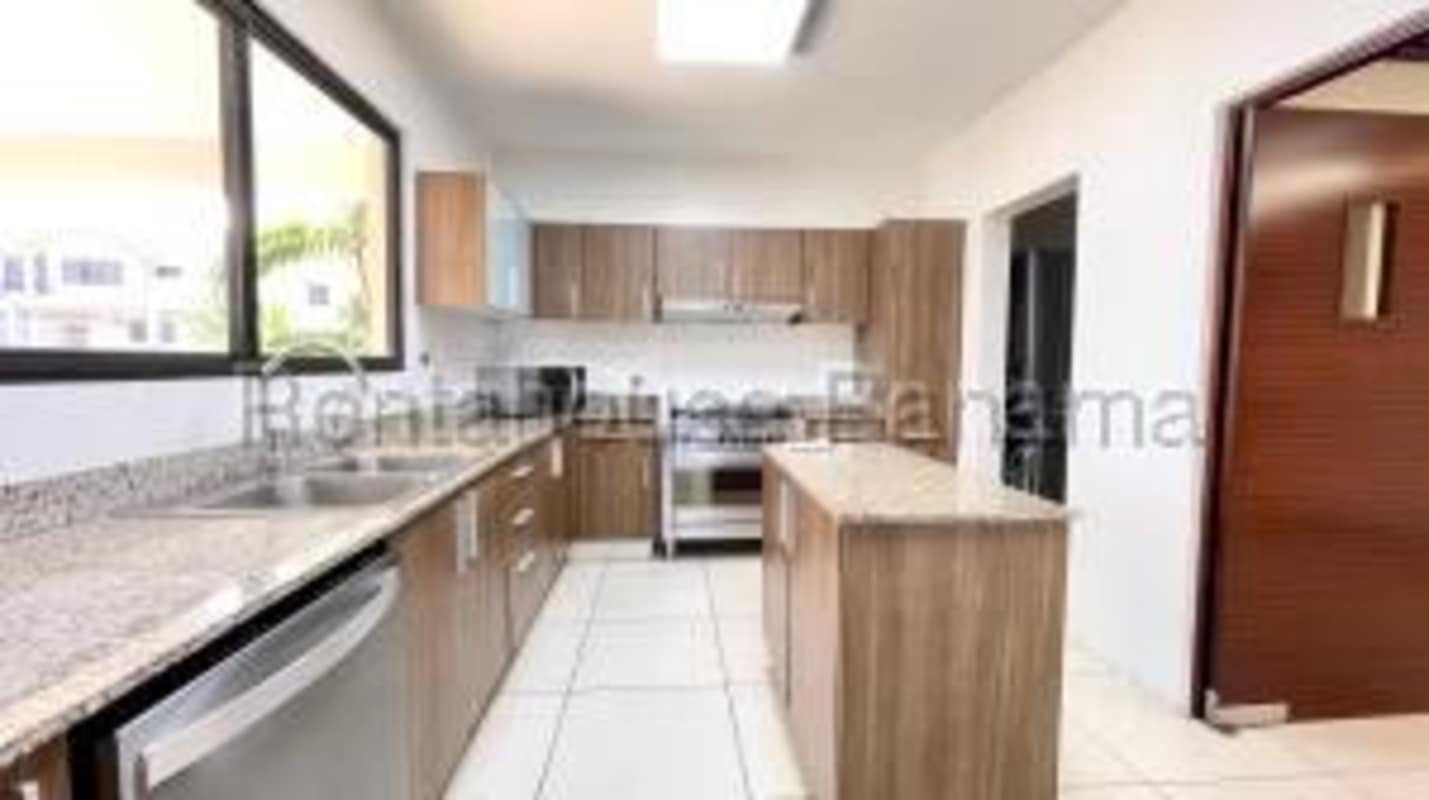 Modern House for Sale in Sierra Nevada Brisas del Golf in Don - View 3