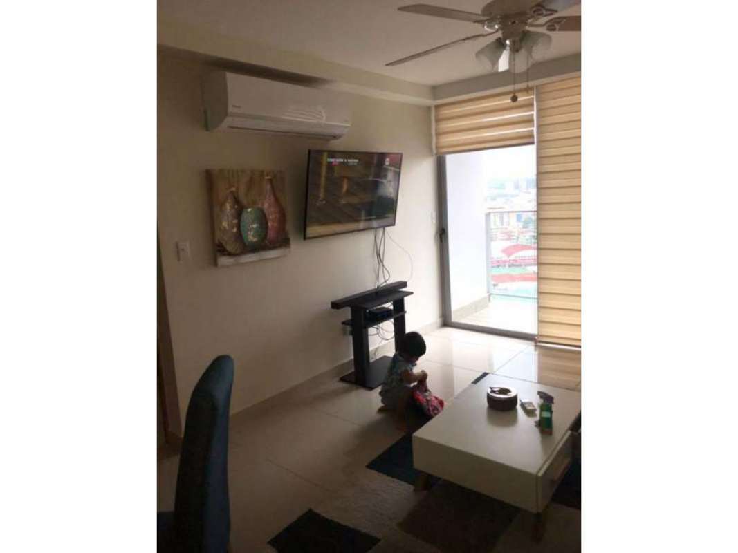 Living room with modern furniture, large window and balcony doors, PH Torre de Castilla Carrasquilla Panama