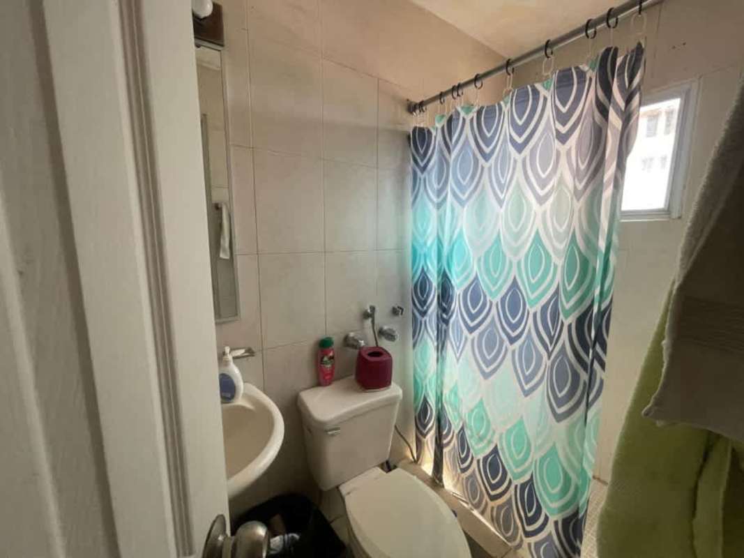 Functional bathroom with window, tiled walls, shower curtain in PH Royal Hills Betania Panama
