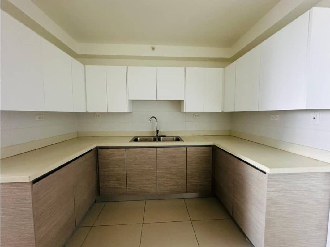 Empty bedroom with natural light and city view in PH Balboa Bay Panama City