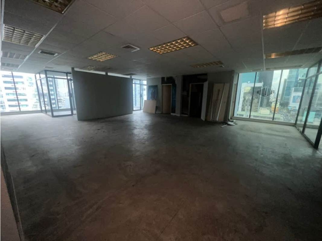 Multiple private offices with glass walls at PH Global Plaza Panama for rent