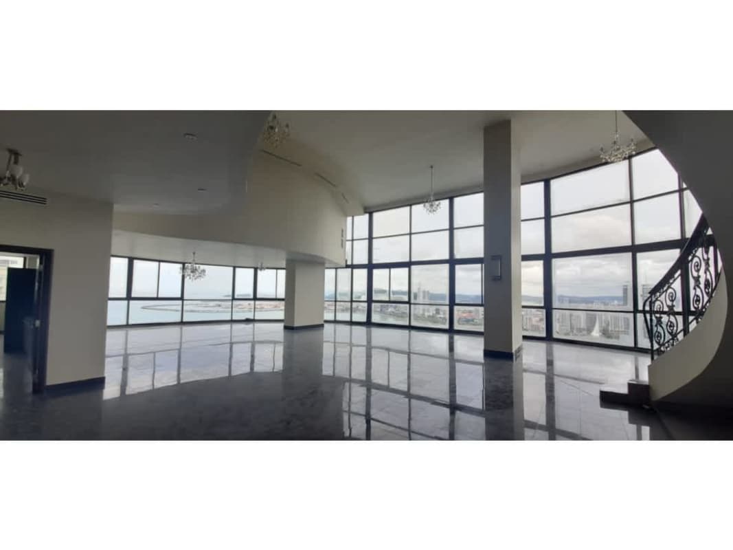 Luxurious Penthouse in PH Royal Palace Punta Paitilla in Panama - View 2