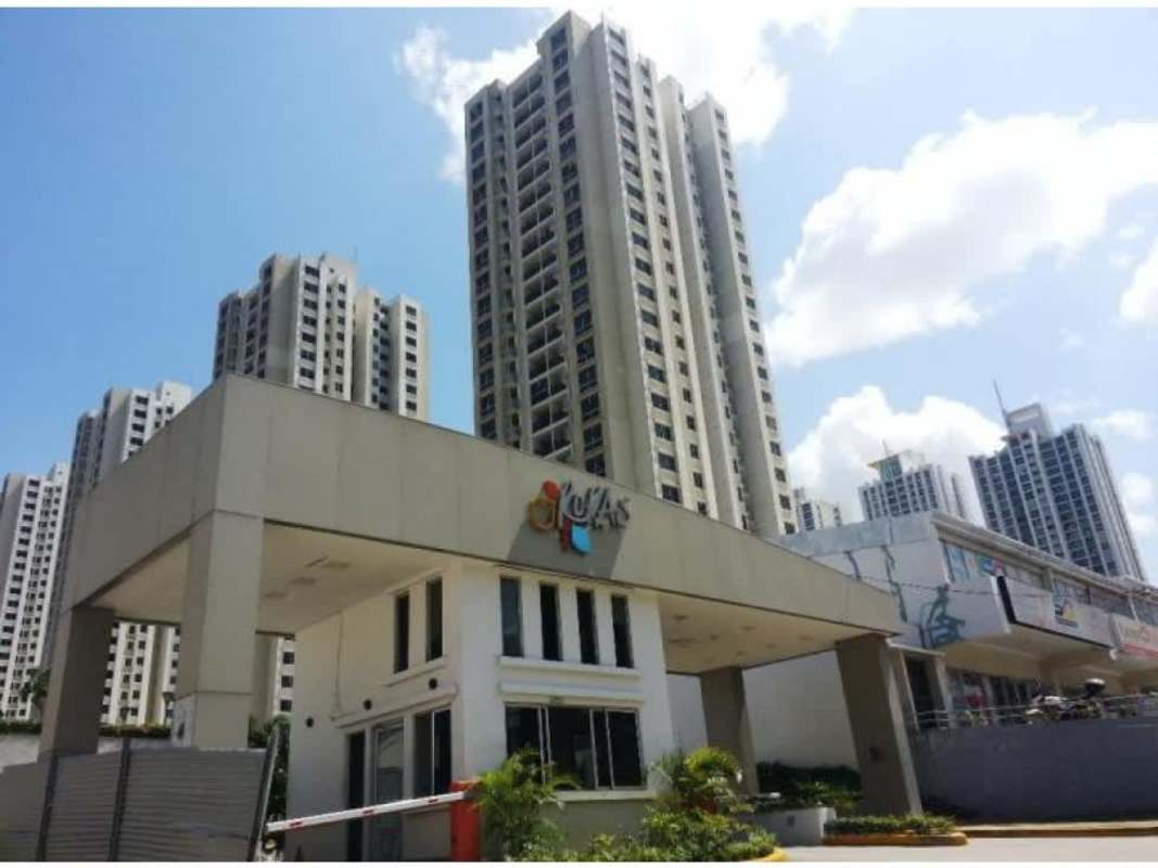 Main entrance gate and towers of PH Rokas Condado del Rey Panama