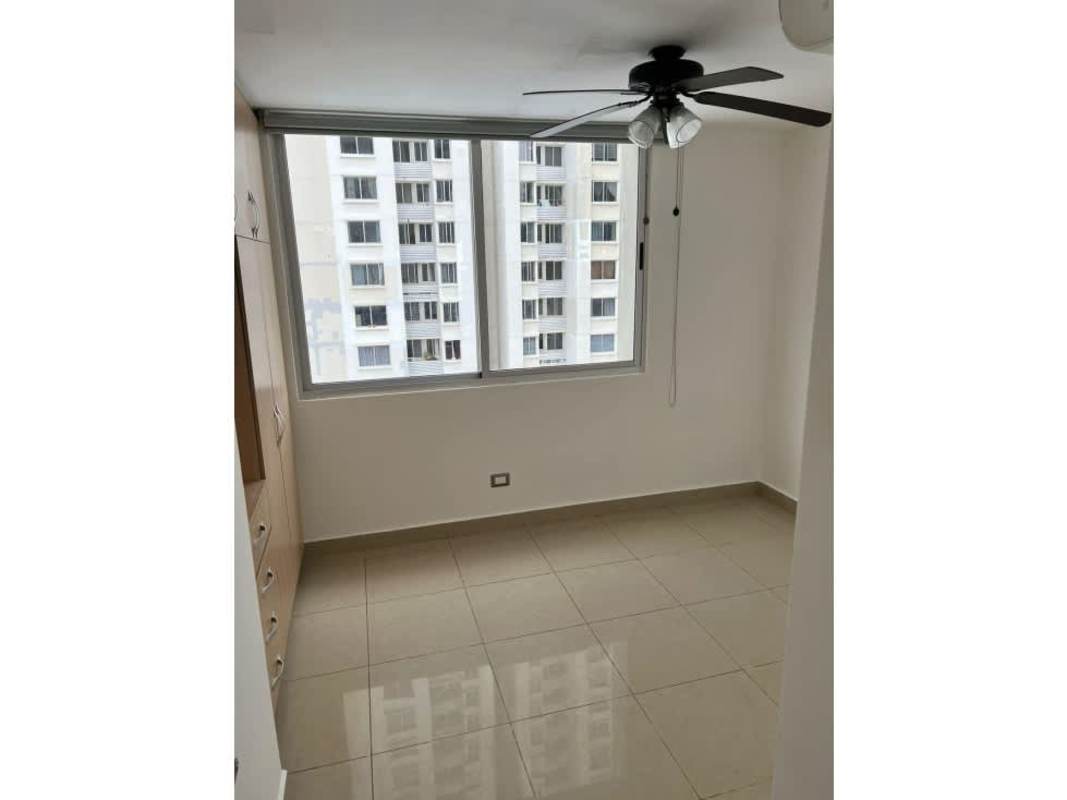 Bedroom with built-in wardrobe, large window PH Rokas Condado del Rey Panama