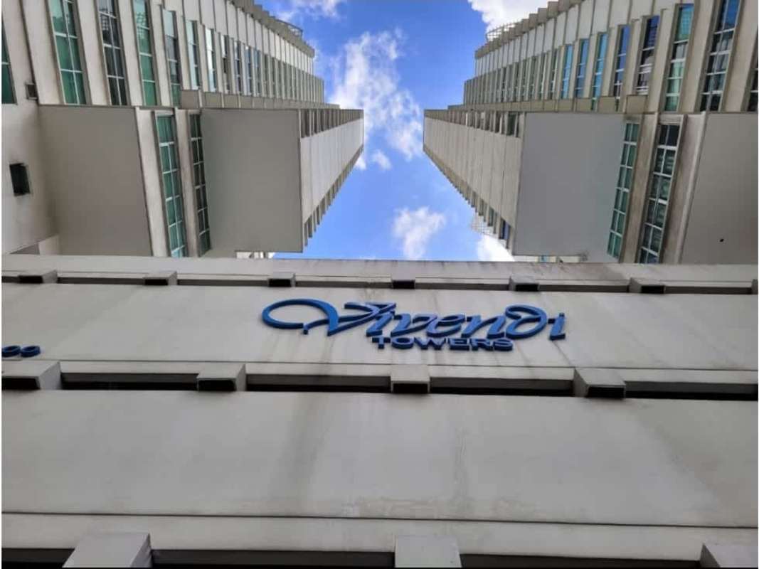 Bedroom with built-in closet and window in PH Vivendi Tower Edison Park Panama