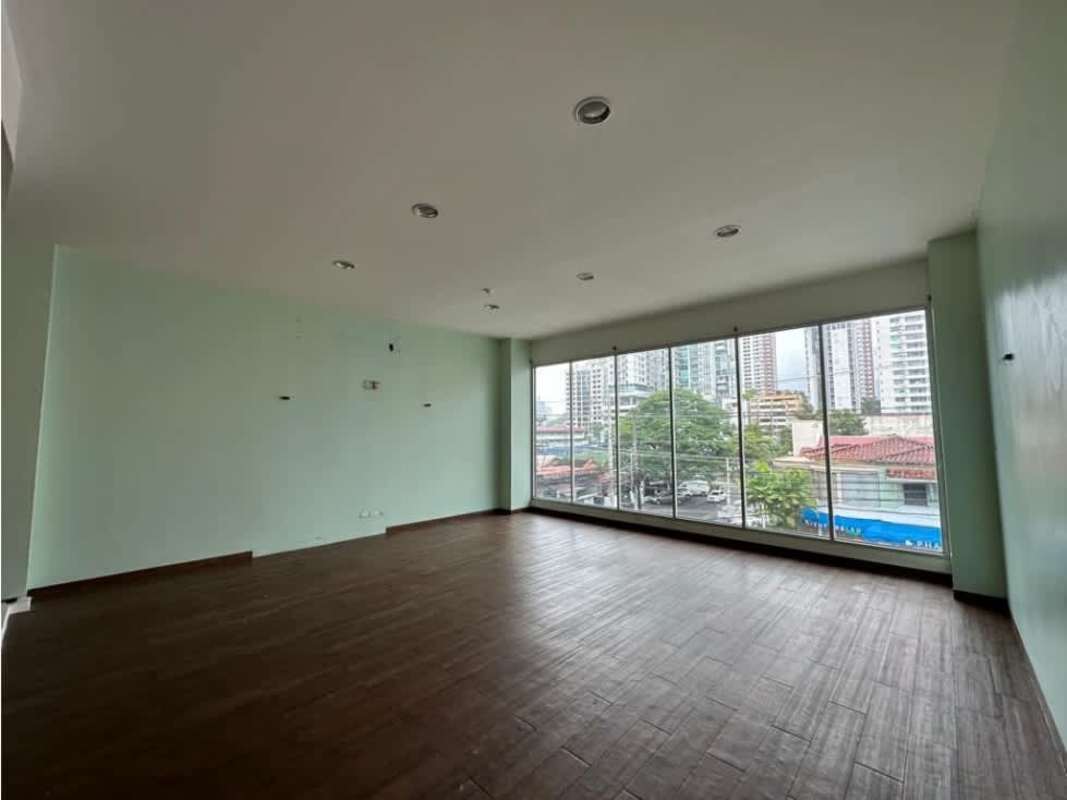 Spacious open plan commercial space with windows and tile flooring in Plaza 75 San Francisco Panama
