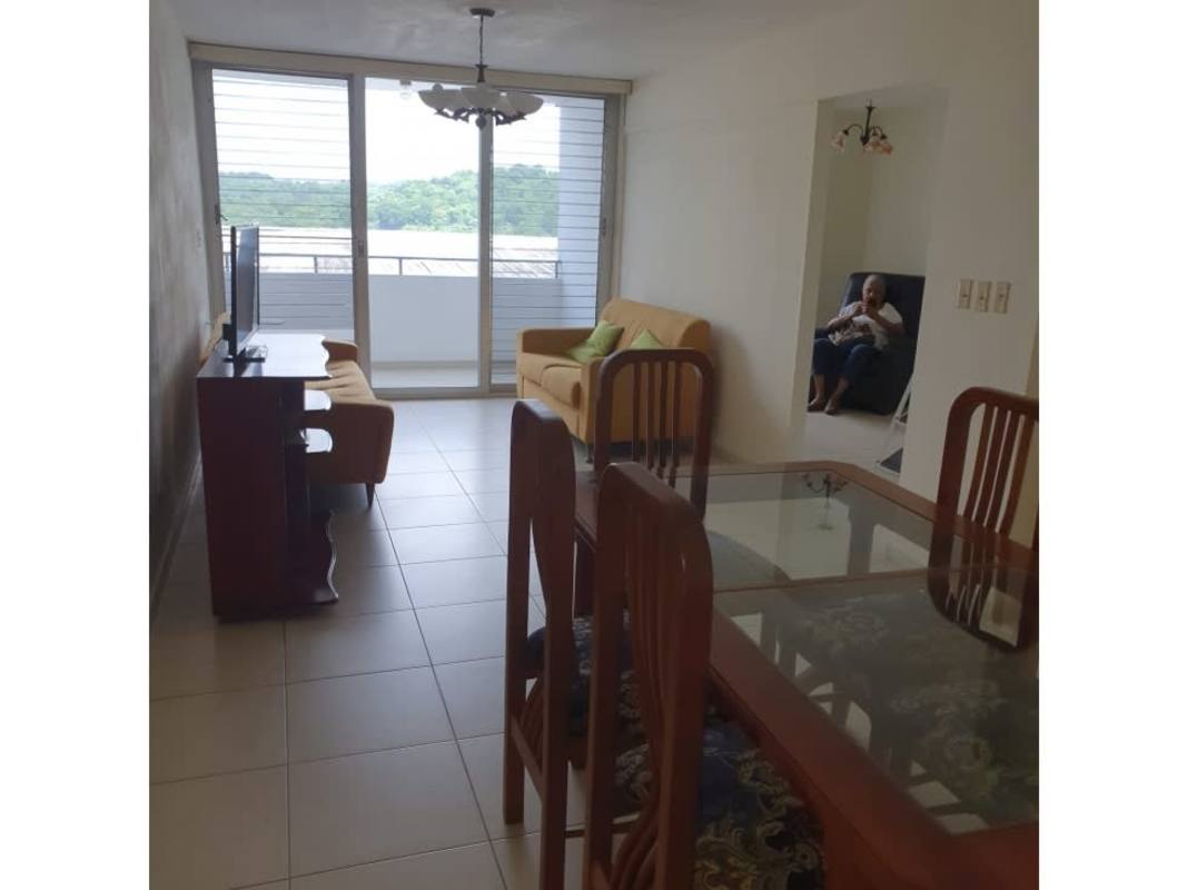 Bright space with sliding doors to balcony Villa de las Fuentes apartment