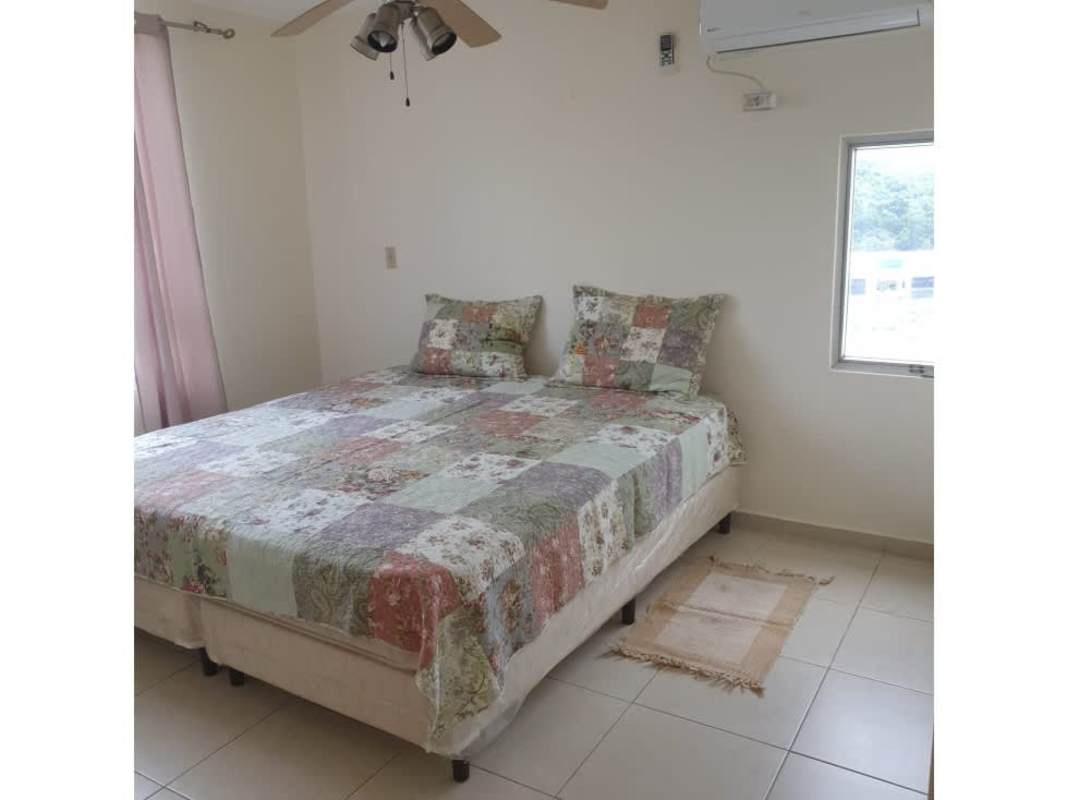 Bedroom with AC fan window natural light PH Victory Towers Panama