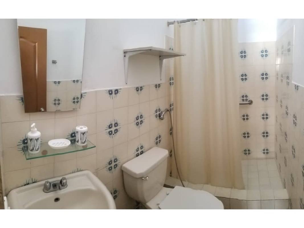 Bathroom with walk-in shower, pedestal sink, patterned tiles in Reparto Nuevo Panamá