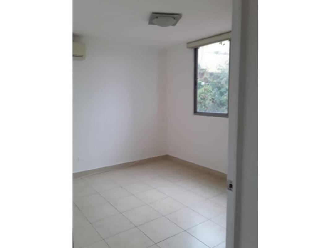 Bright bedroom with neutral tones, ceramic floor and window PH Deluna Park View Panama City