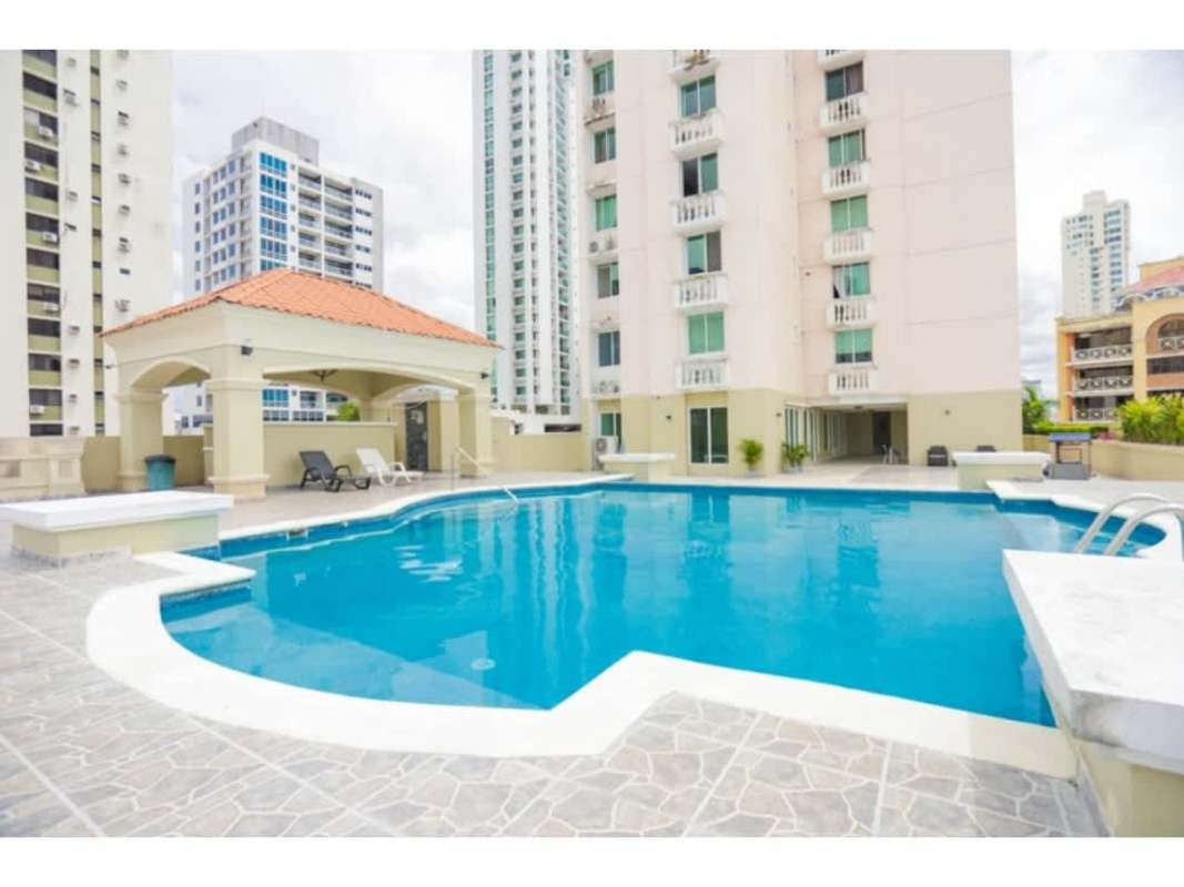 Swimming pool with lounge chairs and social pavilion PH Onyx Towers El Cangrejo Panama