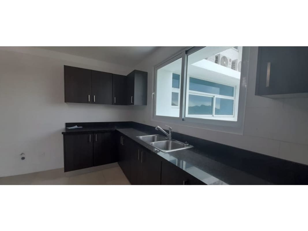 Master bedroom with walk-in closet and ensuite bathroom PH Country Heights condo Panama