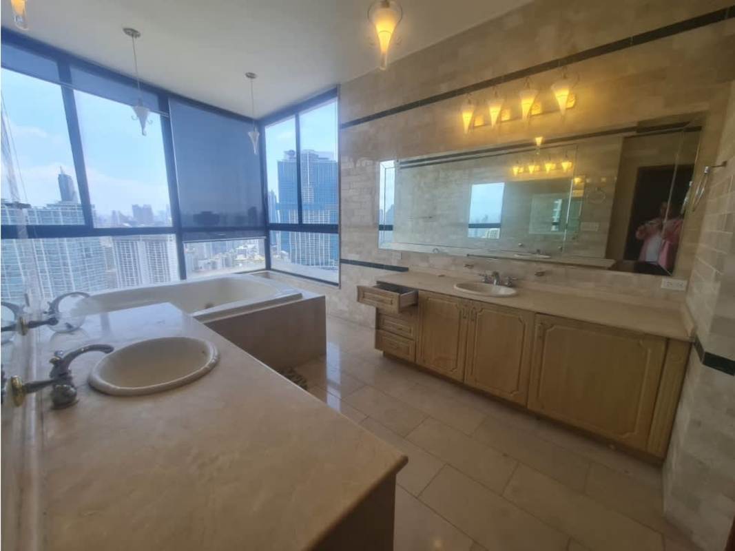 Modern bathroom with dual sinks, bathtub, panoramic views PH Golden Palace Punta Paitilla