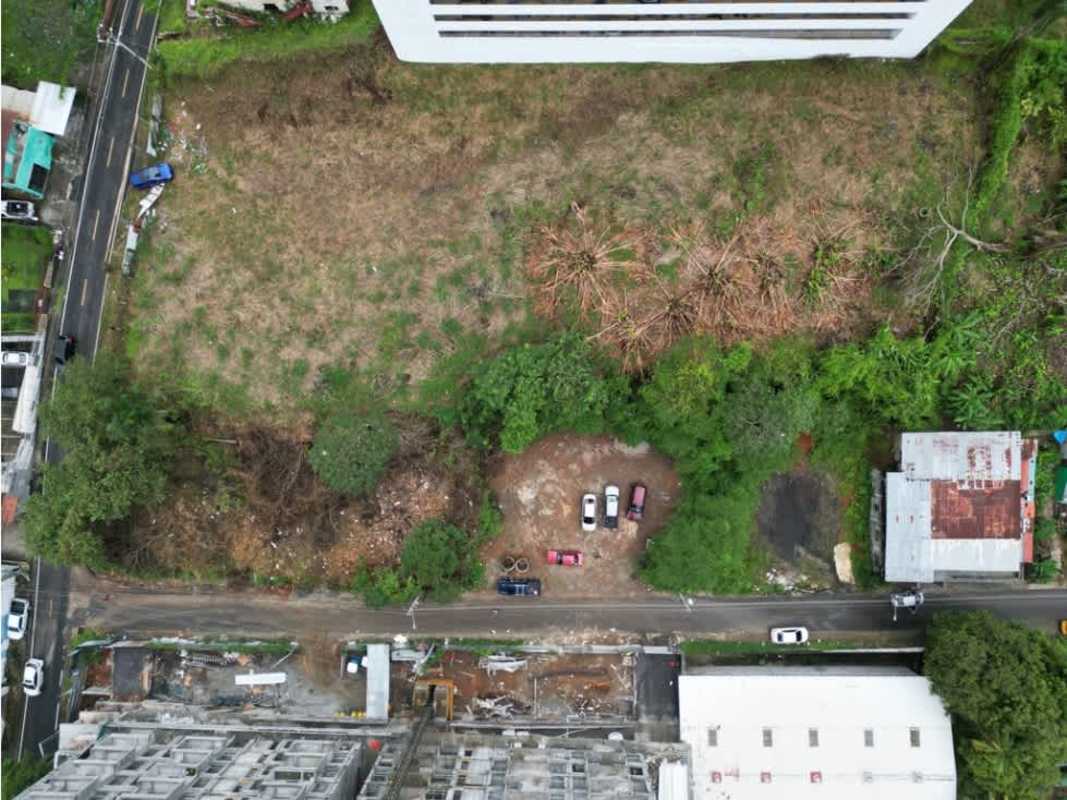 Vacant land plot for development in Rio Abajo with city surroundings and main road access