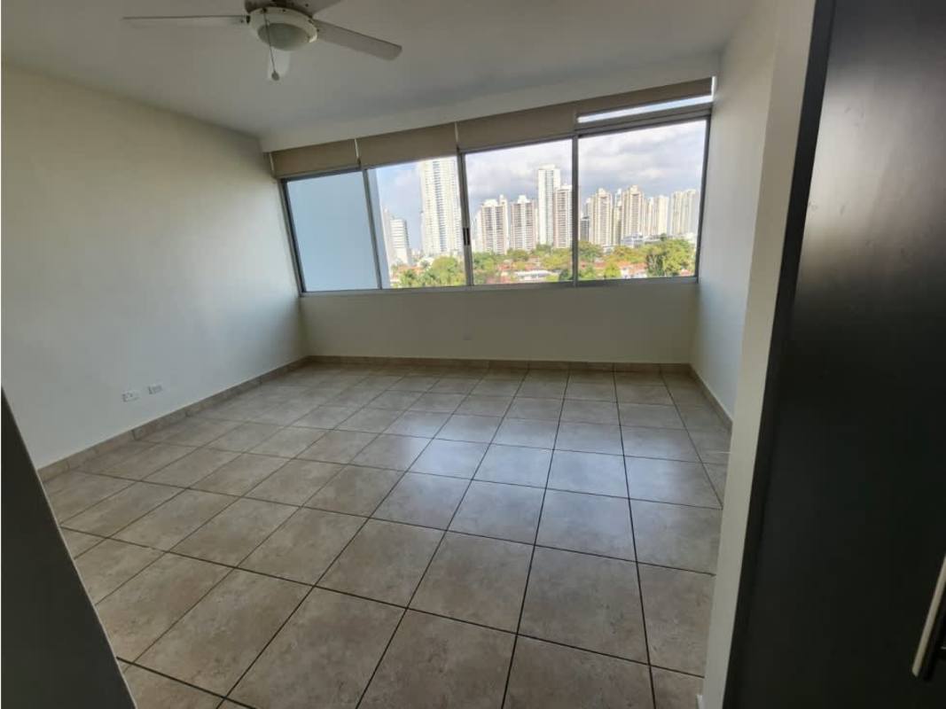 Modern dining space with floor-to-ceiling windows and panoramic city views in PH Terrazas del Pacífico Panama City