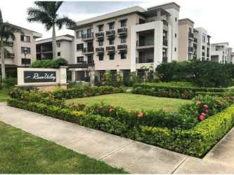 Contemporary kitchen with modern appliances and double sink River Valley Panama Pacifico Home