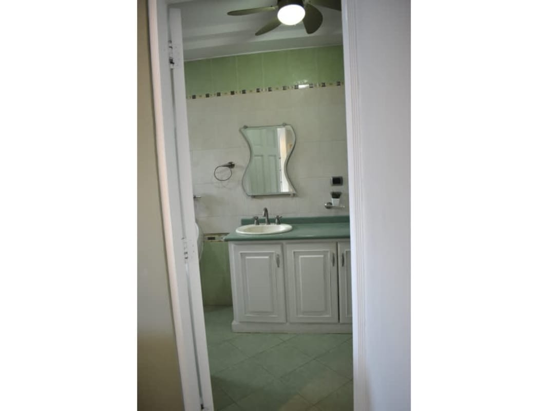 Master bedroom walk-in closet balcony access Residencial Don Arturo El Cangrejo Panama