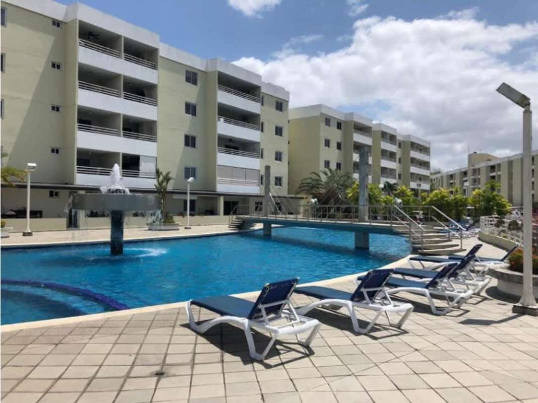 Bright empty bedroom with closet and large window at PH Altamira Gardens Ancón Panama