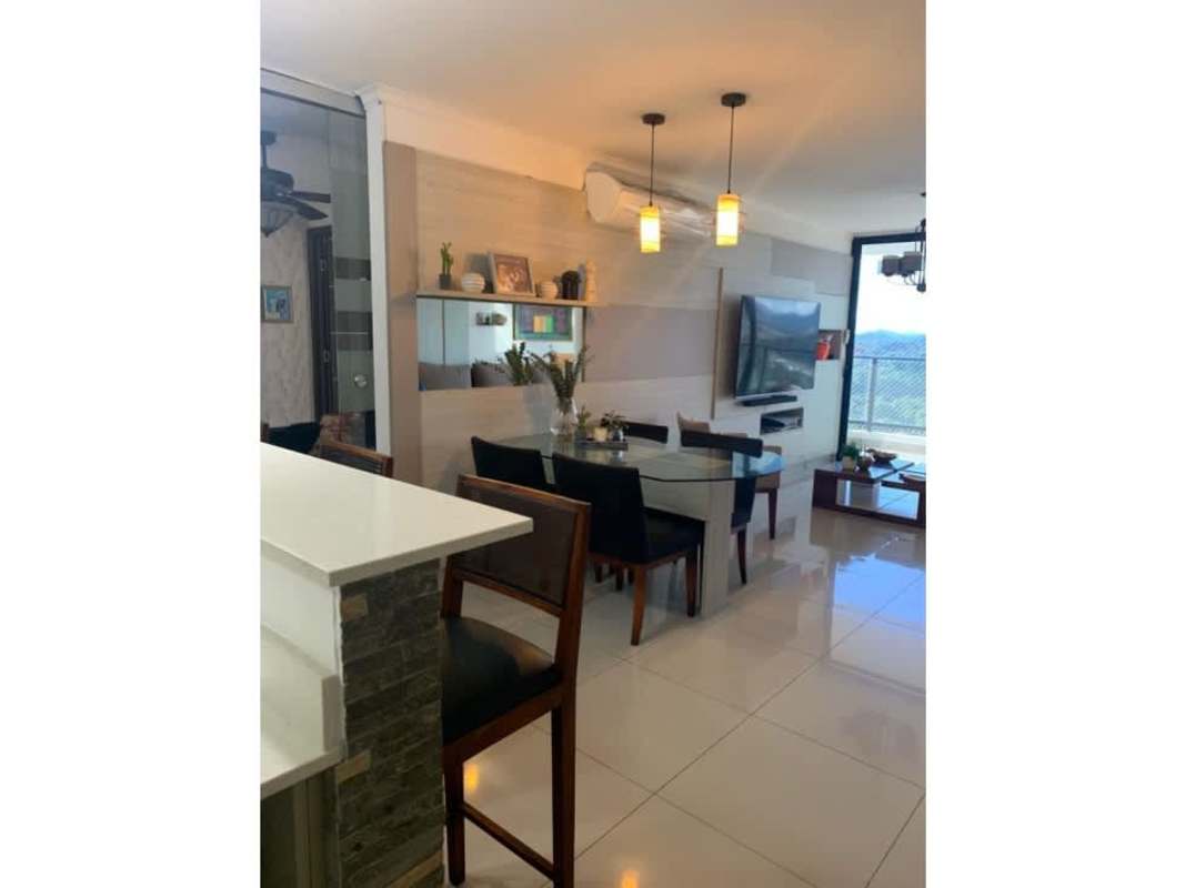 Dining and living area with modern finishes balcony access PH Portofino Tower Panama