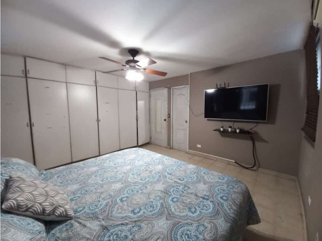 Spacious bedroom with wall closet and ceiling fan in PH Santa Fe El Carmen Panama City