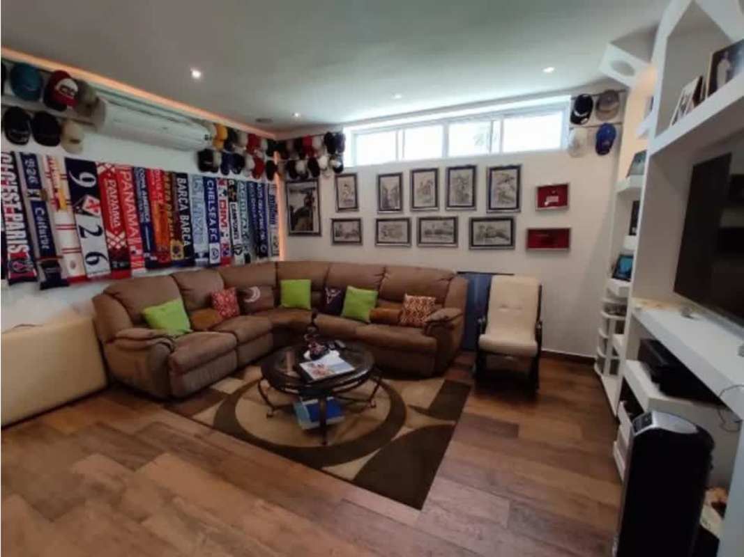 Spacious covered patio with hammock, dining set, garden in Villa de las Fuentes Panama