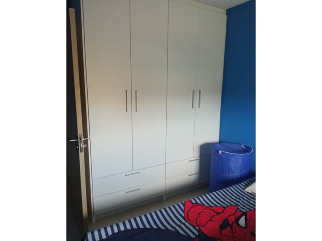 Furnished bedroom with bed, AC, built-in closet and tiled floor in PH Torre del Este Don Bosco Panama