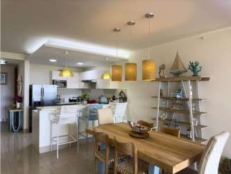 Coastal modern kitchen with breakfast bar at PH Perlamar Casamar Panama