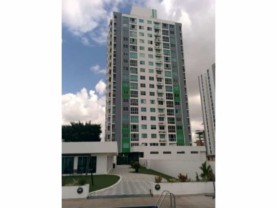 Swimming pool area with terrace PH Green Point Carrasquilla Panama City