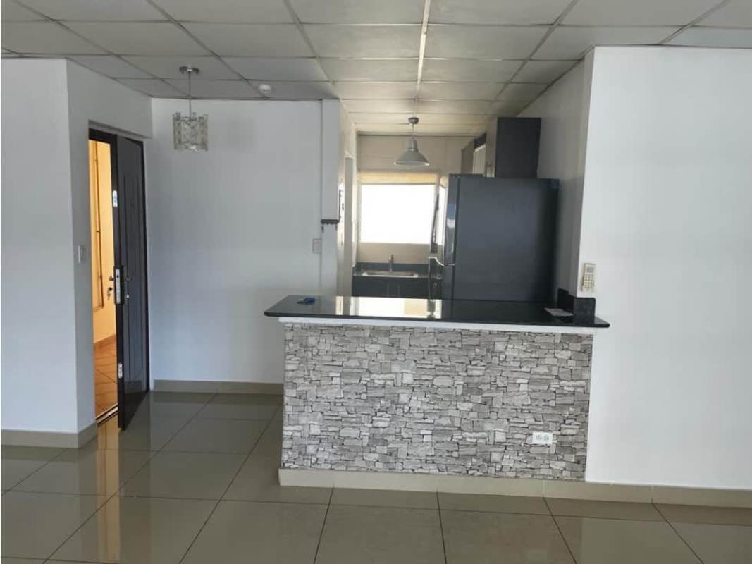 Kitchen with granite countertop breakfast bar PH Parque de Toscana Condado del Rey Panama