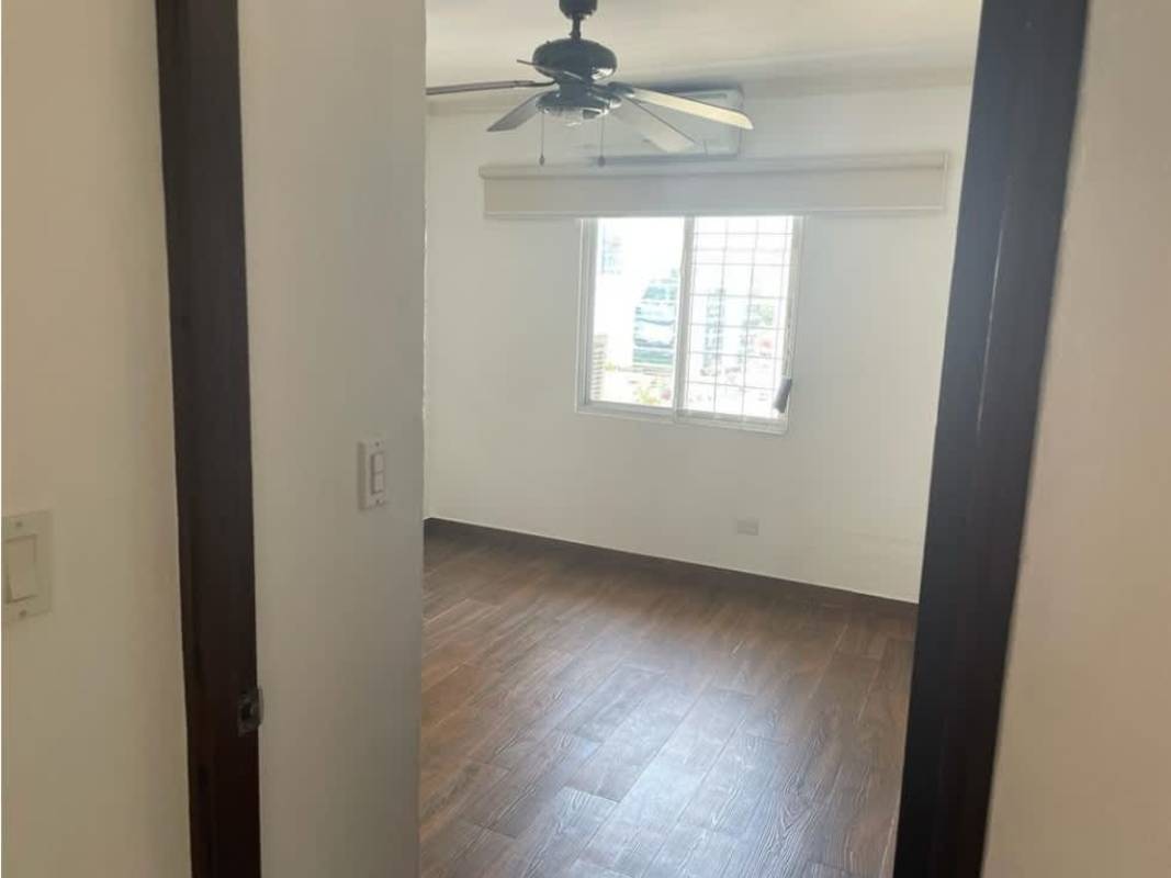 Modern bathroom with shower PH Parque de Toscana Condado del Rey Panama apartment