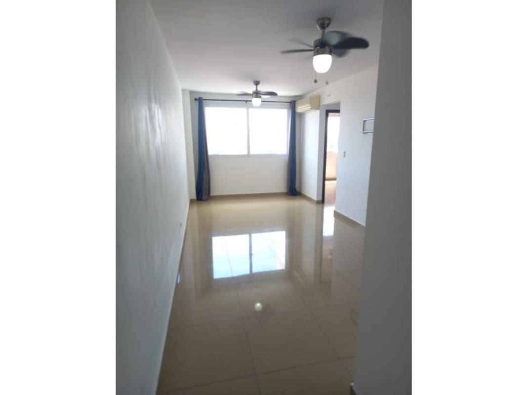 Bright living room with tile floors ceiling fan window split AC outlet in PH Urbis Tower Panama