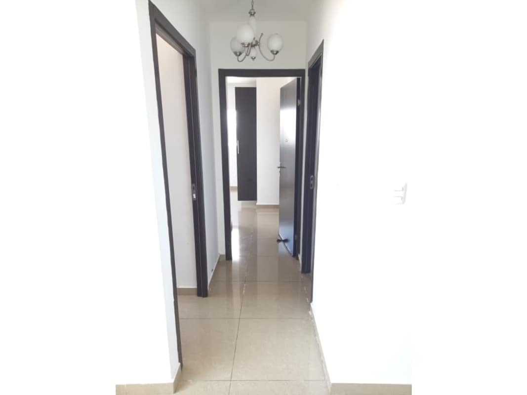 Entrance hallway ceramic tiles white walls doors apartment PH Urbis Tower Panama