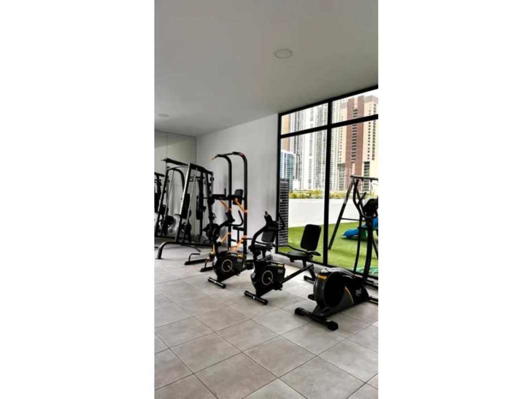 Rooftop infinity swimming pool panoramic views PH The Gray Calle 50 Panama