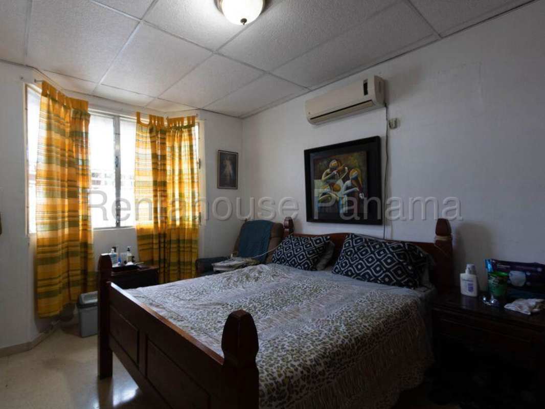 Bedroom with air conditioning and wood closet villa lucre house for sale Panama