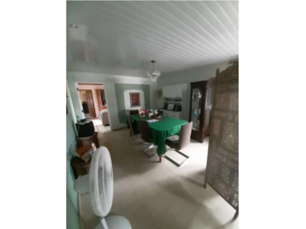 Spacious dining area with green tablecloth, glass cabinet Panama City family house