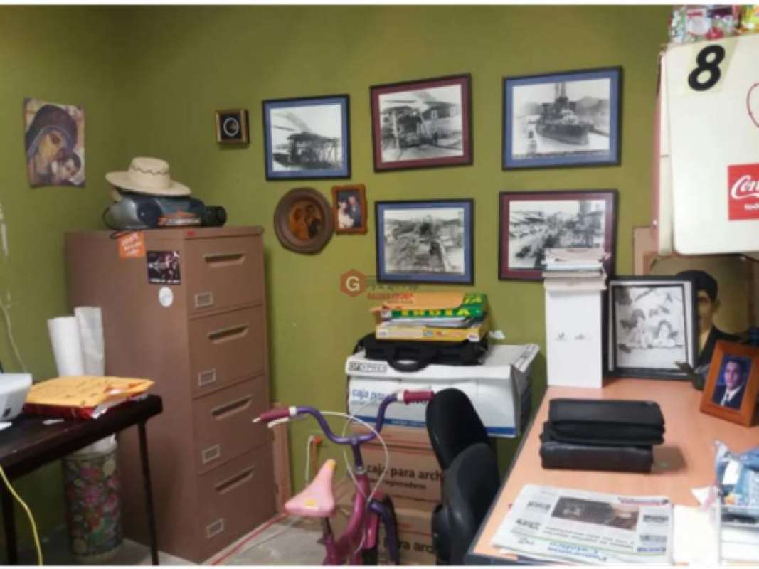 Bedroom with two beds and office setup Villa de las Fuentes Panama