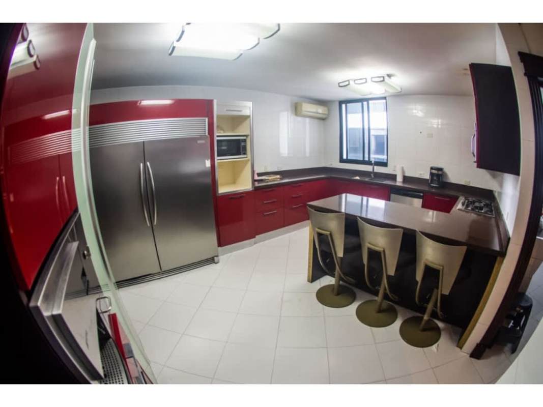 Elegant traditional dining area marble floors chandeliers PH Princesa del Mar Panama City