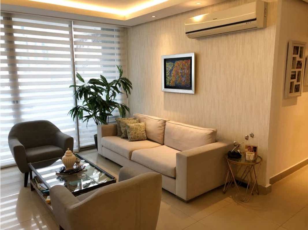 Modern bathroom with Italian porcelain and glass shower in PH The Palm Obarrio