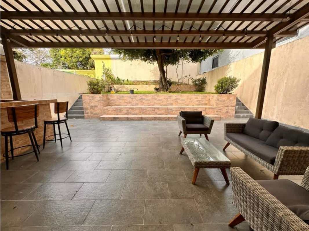 Bedroom with walk-in closet balcony natural light rental house Altos del Bosque El Doral Panama