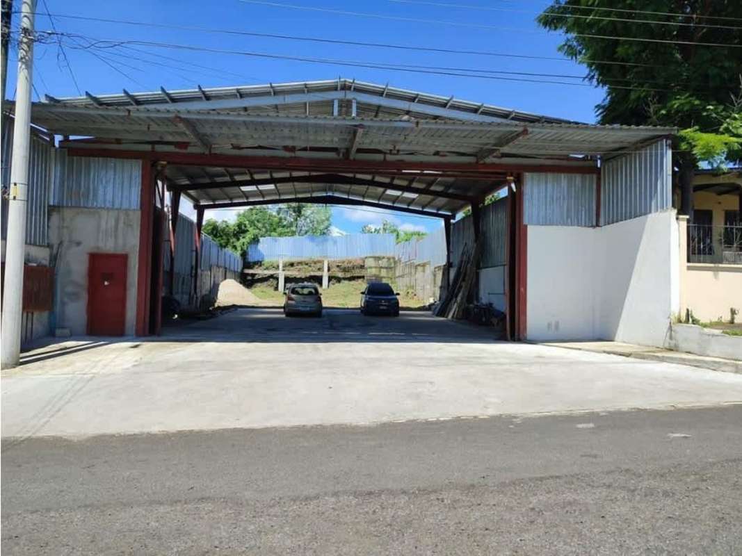 Partially covered industrial yard warehouse in Monterico near airport Panama