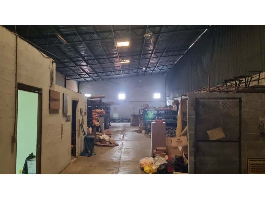 Spacious warehouse interior with offices, high ceiling, storage racks La Locería Panama